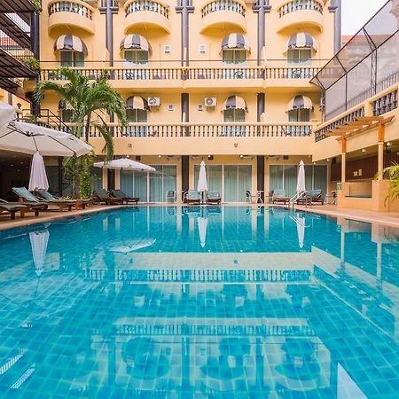 Zing Resort & Spa Pattaya Bagian luar foto